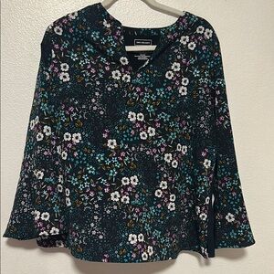 Van Heusen Boxy White and Blue 3/4 Bell Sleeve Blouse